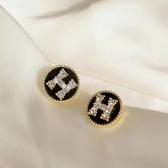 Nwtib.Classic rhinestone initial stud earrings - Picture 2 of 4
